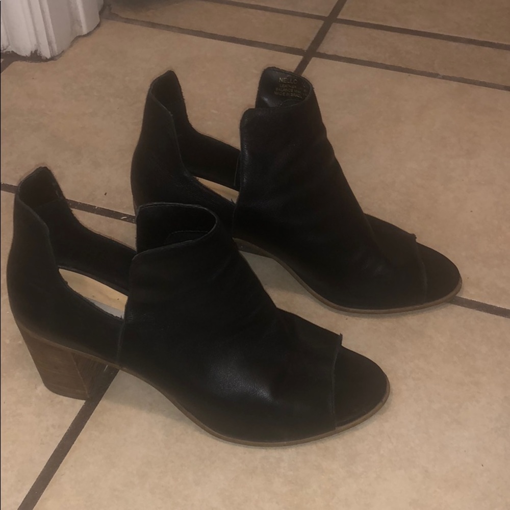 Black leather upper open side and open toe bootie
